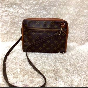 Authentic Louis Vuitton Vintage Bandouliere
